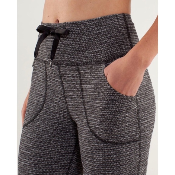 Lululemon Skinny Will Pant *Pique Black Sz 4 - Picture 8 of 9